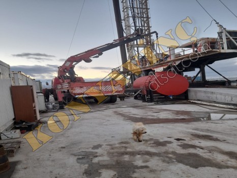 AKKAR 30 TON TEK KIRMA VİNÇ MERCEDES ÜZERİNDE