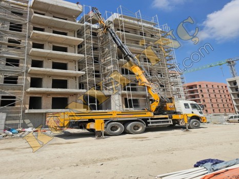 CARGO ÜZERİNDE HİDROKON MARKA ÇİFT KIRMA VİNÇ
