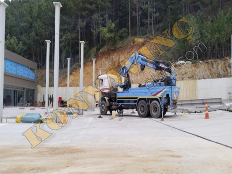 KOMBASSAN ACAR 25 TON ÇİFT KIRMA MERCEDES ÜZERİNDEDİR