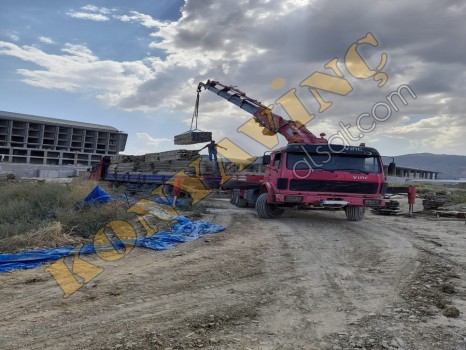AKKAR 30 TON TEK KIRMA VİNÇ MERCEDES ÜZERİNDE