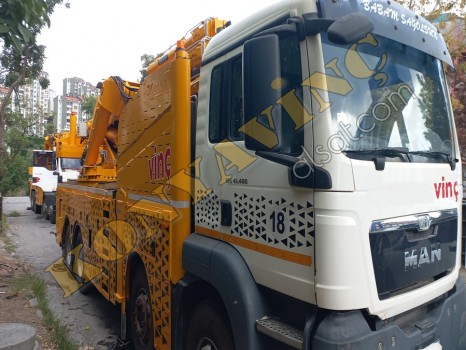 AKKAR 135 TON ÇİFT KIRMA VİNÇ MAN ÜZERİNDE