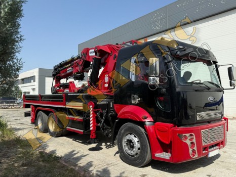SATILIK HİDROKON 30 TON ÇİFT KIRMA VİNÇ FORD KARGO ÜZERİNDEDİR.