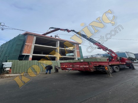 GÜÇLÜ 35 TON ÇİFT KIRMA MERCEDES ÜZERİNDE