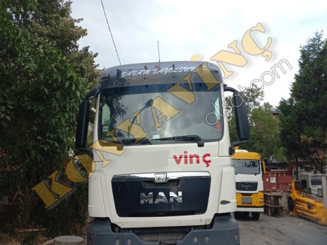 AKKAR 135 TON ÇİFT KIRMA VİNÇ MAN ÜZERİNDE