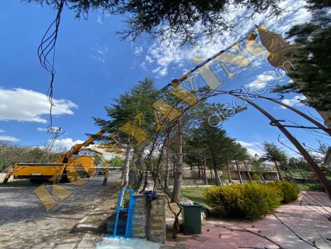AXOR ÜZERİNDE 35 TON ÇİFT KIRMA AKKAR