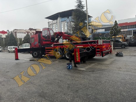 SATILIK YANA KATLANIR 7+2 20 TON YENİ VİNÇ 2002 CARGO 3227 ÜZERİNDE
