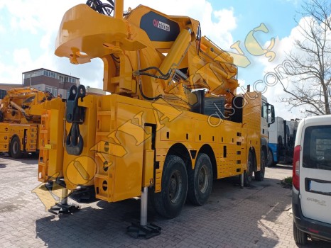 AKKAR 135 TON ÇİFT KIRMA VİNÇ MAN ÜZERİNDE
