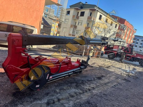 GÜÇLÜ 35 TON ÇİFT KIRMA MERCEDES ÜZERİNDE