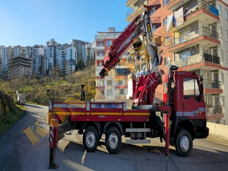 İVECO 120-14 ÜZERİNDE YANA KATLANIR 10 TONLUK VİNÇ