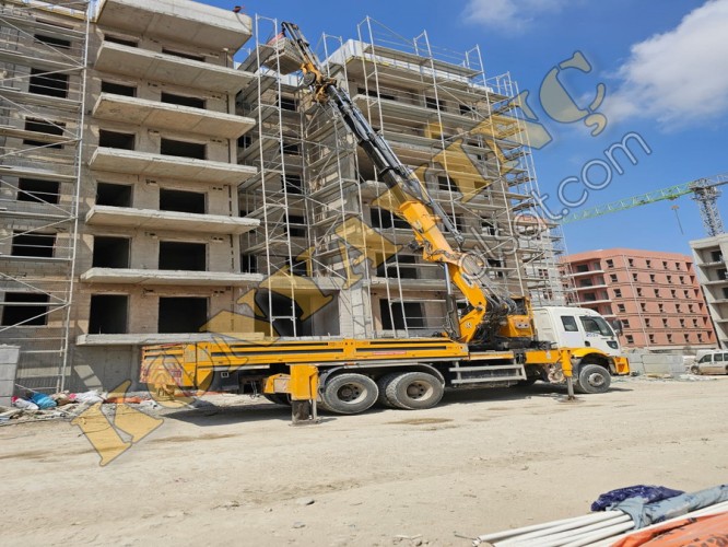 CARGO ÜZERİNDE HİDROKON MARKA ÇİFT KIRMA VİNÇ