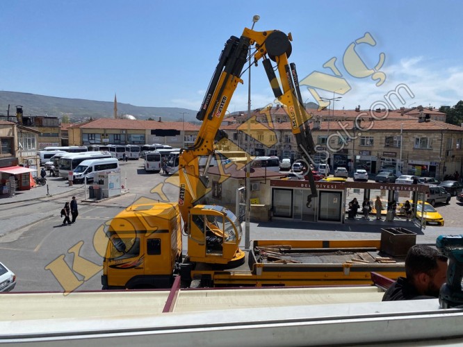 AXOR ÜZERİNDE 35 TON ÇİFT KIRMA AKKAR