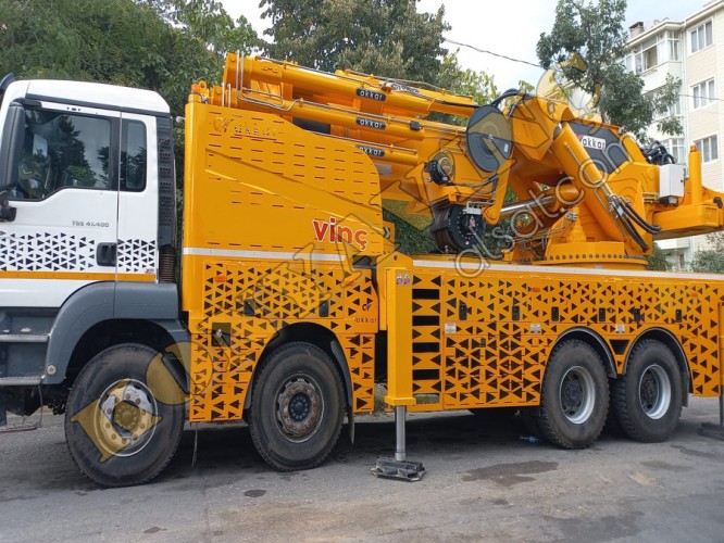 AKKAR 135 TON ÇİFT KIRMA VİNÇ MAN ÜZERİNDE