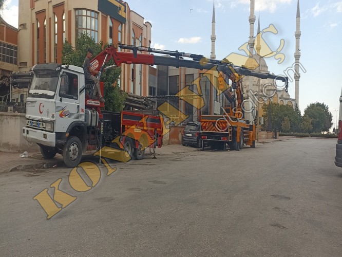 İVECO 120-14 ÜZERİNDE YANA KATLANIR 8 TONLUK VİNÇ