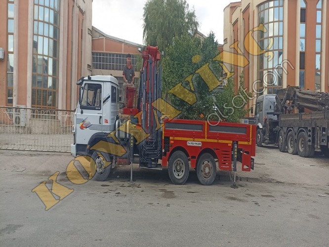 İVECO 120-14 ÜZERİNDE YANA KATLANIR 8 TONLUK VİNÇ