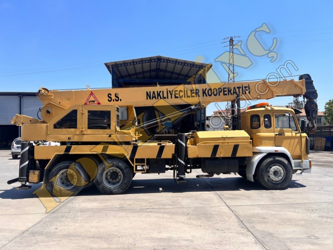 DEV FATİH ÜZERİNDE 25 TONLUK TELESKOBİK VİNÇ