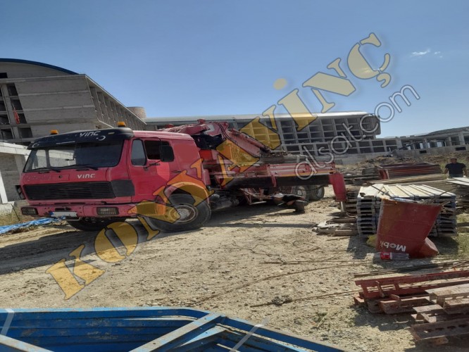 AKKAR 30 TON TEK KIRMA VİNÇ MERCEDES ÜZERİNDE