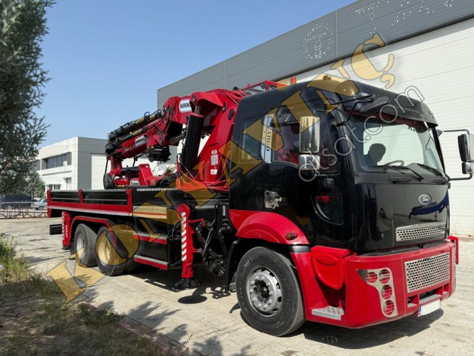 SATILIK HİDROKON 30 TON ÇİFT KIRMA VİNÇ FORD KARGO ÜZERİNDEDİR.