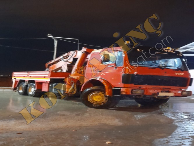 AKKAR 30 TON TEK KIRMA VİNÇ MERCEDES ÜZERİNDE