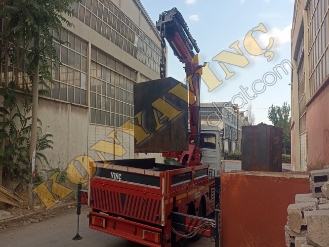 İVECO 120-14 ÜZERİNDE YANA KATLANIR 8 TONLUK VİNÇ