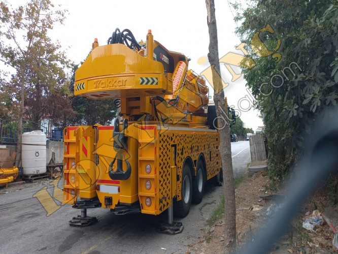 AKKAR 135 TON ÇİFT KIRMA VİNÇ MAN ÜZERİNDE