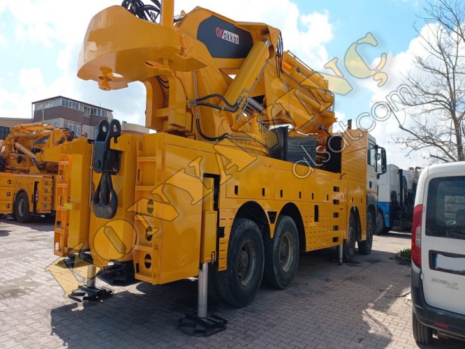 AKKAR 135 TON ÇİFT KIRMA VİNÇ MAN ÜZERİNDE
