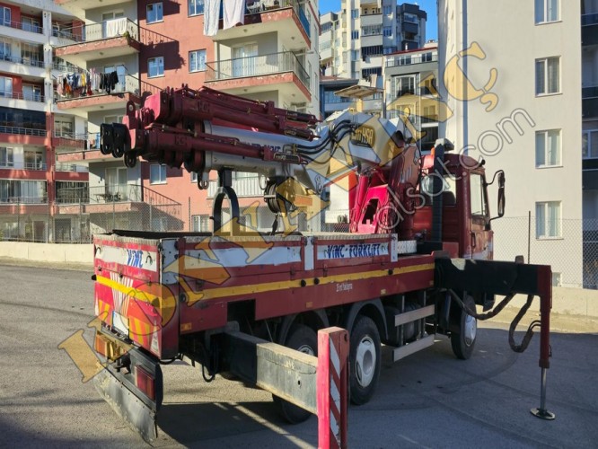 İVECO 120-14 ÜZERİNDE YANA KATLANIR 10 TONLUK VİNÇ