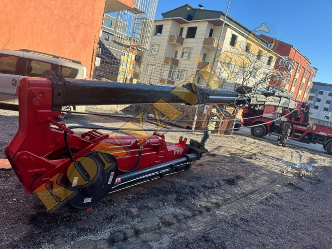 GÜÇLÜ 35 TON ÇİFT KIRMA MERCEDES ÜZERİNDE