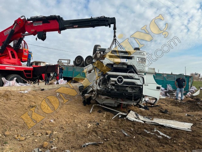 ACİL SATILIK 50 TON MERCEDES 3228 ÜZERİNDEDİR.