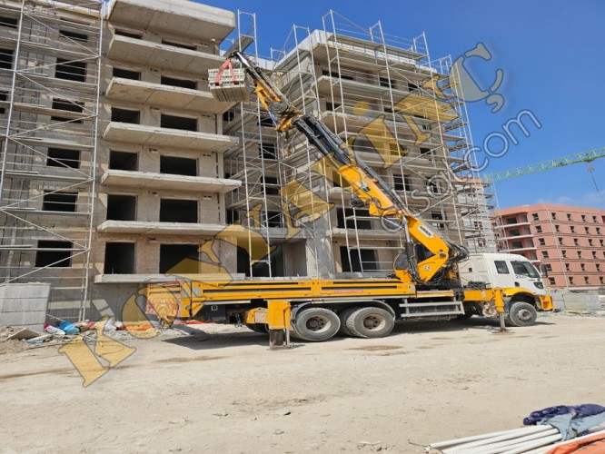 CARGO ÜZERİNDE HİDROKON MARKA ÇİFT KIRMA VİNÇ