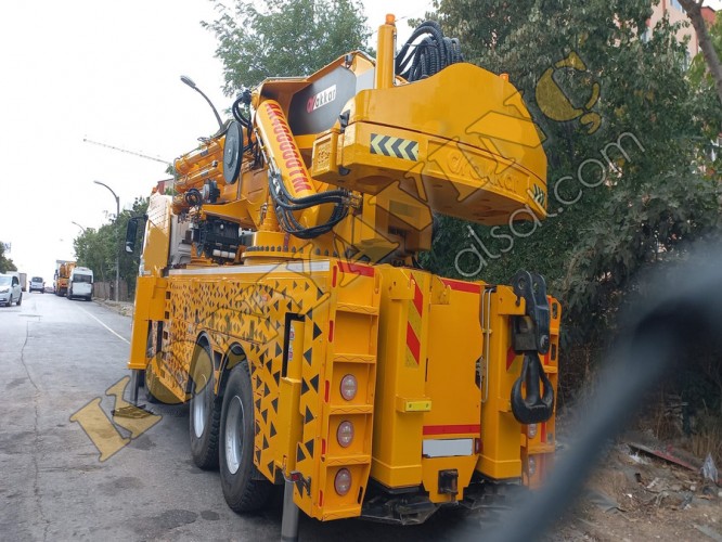 AKKAR 135 TON ÇİFT KIRMA VİNÇ MAN ÜZERİNDE