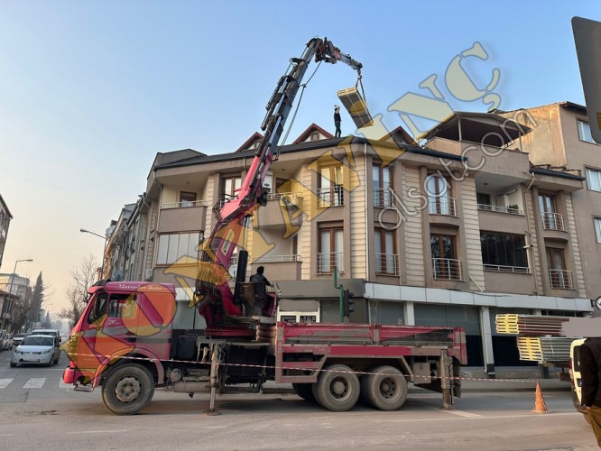 HİDRO ÖZ 30 TON ÇİFT KIRMA MERCEDES ÜZERİNDE
