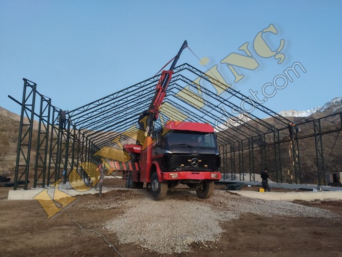 ACİL SATILIK HİDROVİNÇ 40 TON MERCEDES 2521 ÜZERİNDEDİR.